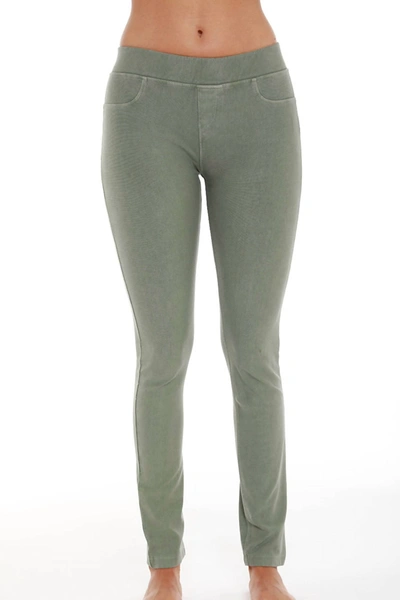 French Kyss High Rise Capri In Olive In Green