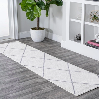 Jonathan Y Cole Minimalist Diamond Trellis Area Rug In White