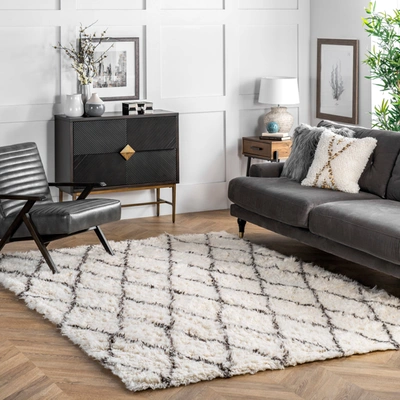 Nuloom Nida Plush Shaggy Area Rug In White