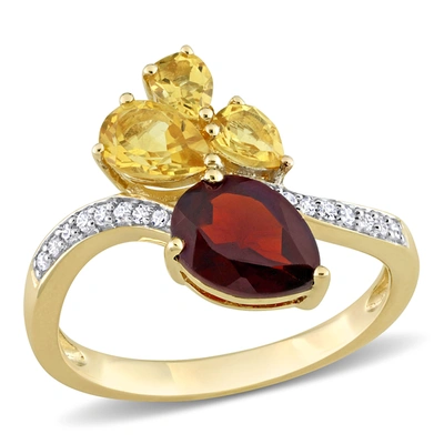 Mimi & Max 2 Ct Tgw Pear-shape Garnet And Citrine And 1/10 Ct Tw Diamond Toi Et Moi Ring In 14k Yellow Gold In Red
