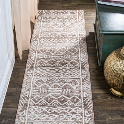 Jonathan Y Amanar Tribal Geometric Area Rug In Brown