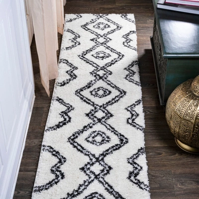 Jonathan Y Deia Moroccan Style Diamond Shag Area Rug In White