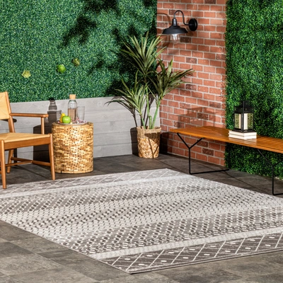 Nuloom Kimberly Transitional Moroccan Banded Area Rug