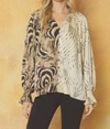 Entro Contrast Print V-neck Blouse In Mocha And Ecru In Beige