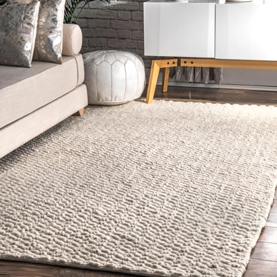 Nuloom Glendora Hand Woven Chevron Area Rug In White