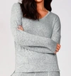 French Kyss Melange 2 Pockets V-neck Top In Mist In Grey