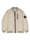 STONE ISLAND JUNIOR DOVE GREY DOWN BOMBER JACKET WITH LOGO BADGE