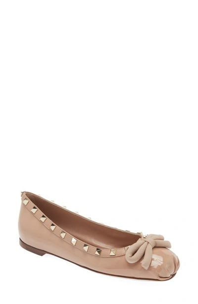 Valentino Garavani Rockstud Satin Ballerina Shoes In Gold