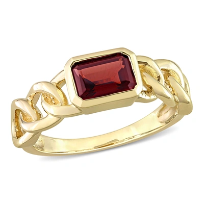 Mimi & Max 1 1/4 Ct Tgw Octagon Garnet Link Ring In 10k Yellow Gold In Red