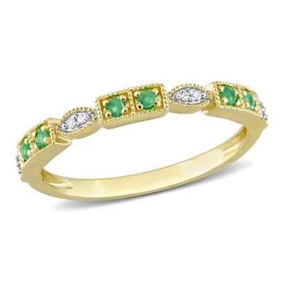 Mimi & Max Women's 1/8ct Tgw Emerald And Diamond Accent Semi-eternity Ring In 10k Yellow Gold In Green