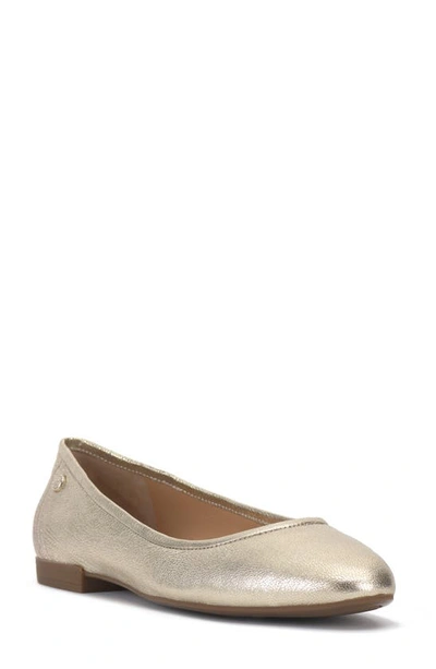 Vince Camuto Minndy Flat In Light Gold Metallic