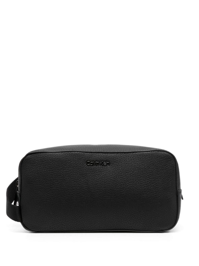 Calvin Klein Logo-plaque Messenger Bag In Black