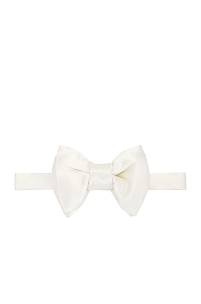Tom Ford Pre-tied Silk-satin Bow Tie In Optical Wh
