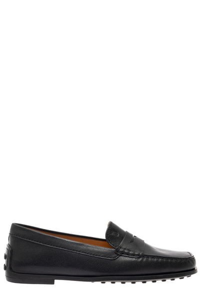 Tod's Logo Embossed Loafers In Black
