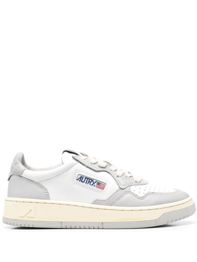 Autry Medalist Bicolor Low Sneaker In White,grey