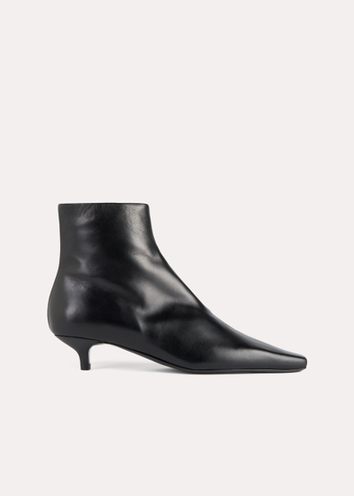 TOTÊME SLIM LEATHER ANKLE BOOTS BLACK
