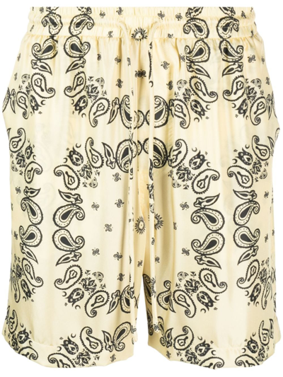 Nanushka Shorts Aus Seide Mit Bandana-print In Yellow