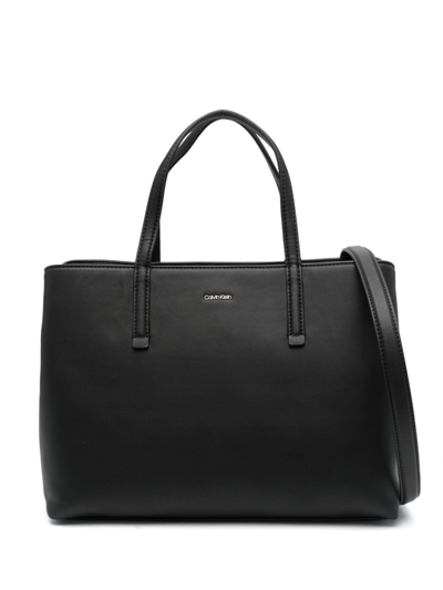 Calvin Klein Must Logo-plaque Shoulder Bag In 黑色