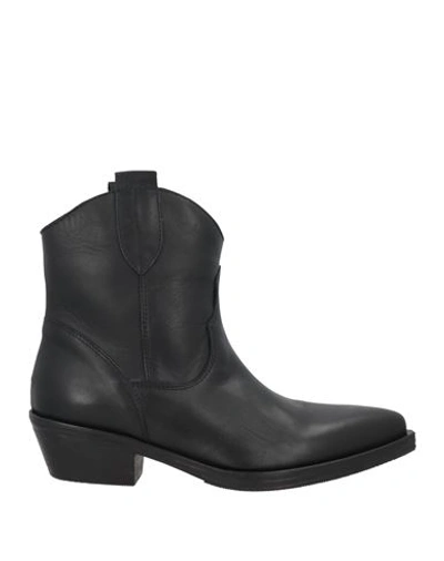 Lola Peres Woman Ankle Boots Black Size 6 Calfskin