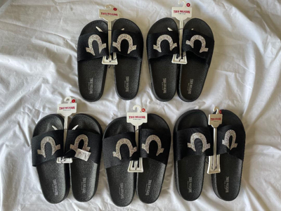True Religion Wholesale 24pcs  Women's Horseshoe Rhinestone Black Slides Sandals