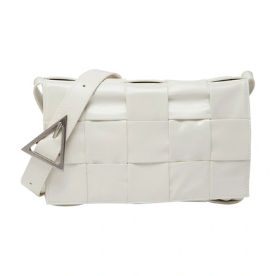 Bottega Veneta Cassette Bag In White_silver