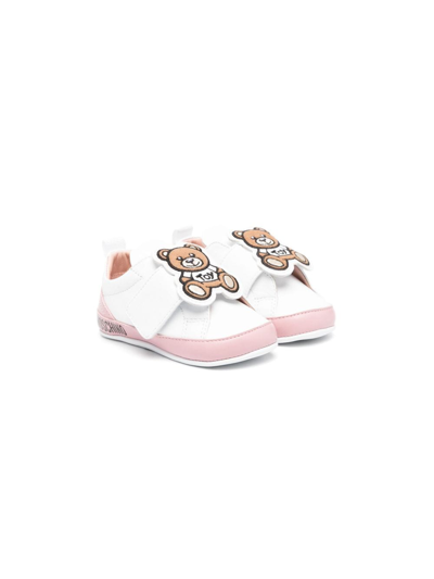 Moschino Babies' 标贴羊皮运动鞋 In White