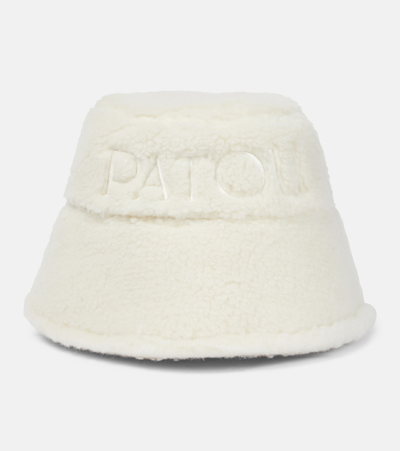 Patou Logo Faux-shearling Bucket Hat In White