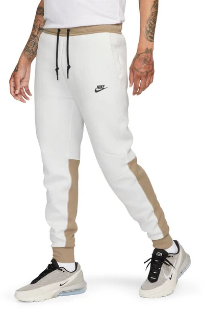 Nike Men's  Sportswear Tech Fleece Jogger Trousers In White