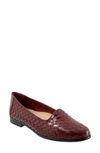 Trotters Lizette Loafer In Sangria