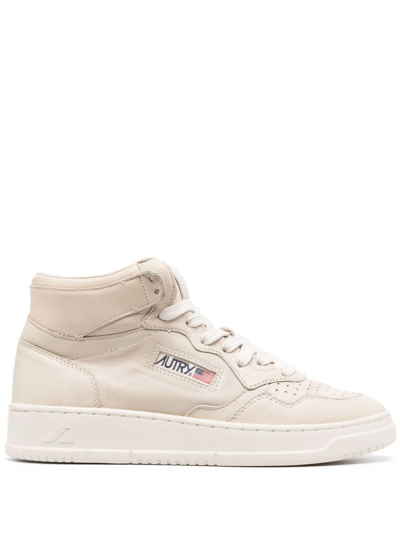 Autry Medalist Mid Sneakers In White Leather In Nude & Neutrals