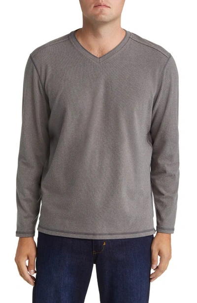 Tommy Bahama Morro Bay Long Sleeve V-neck T-shirt In Fog Grey