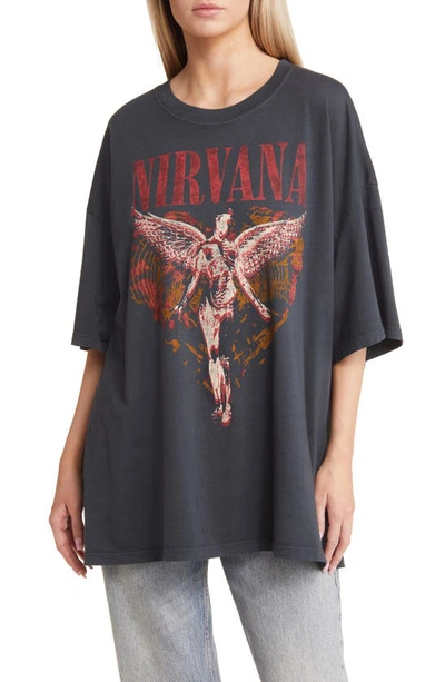Daydreamer Nirvana Trippy Heart Tee In Vintage Black