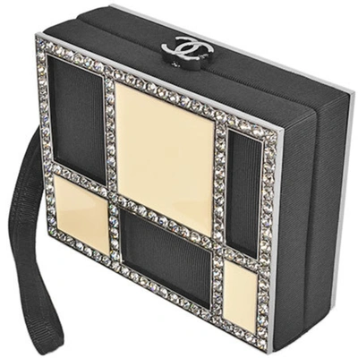 Pre-owned Chanel Beige Plastic Clutch Bag ()