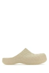Bottega Veneta Mens Bone Beebee Intrecciato Rubber Clogs In Brown