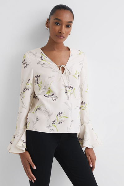 Florere Cream  Floral V-neck Top