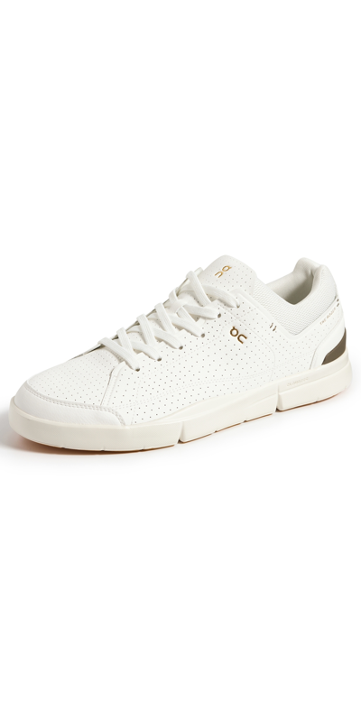 On The Roger Centre Court Sneakers In White Olive