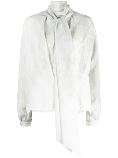 Victoria Beckham Feather-print Bow-collar Top In Weiss