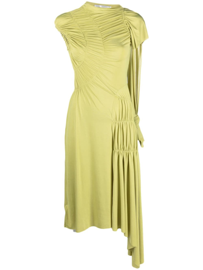 Victoria Beckham Ruched Asymmetric Midi Dress In Grün