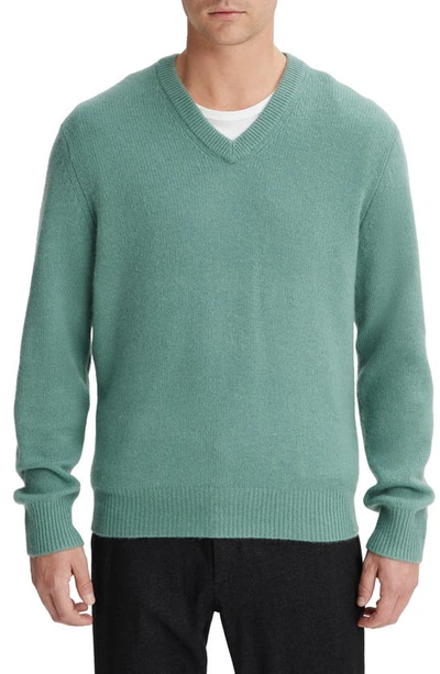 Vince Men's V-neck Cashmere Jumper In Mineral Green