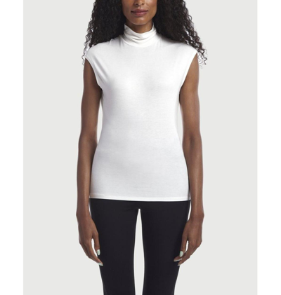 Capsule 121 The Reliable Top In White