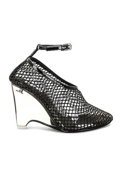 Alaïa Women's 100mm Mesh Wedge Pumps In Noir