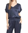 SOFIA COLLECTIONS TESSA BLOUSE IN NAVY