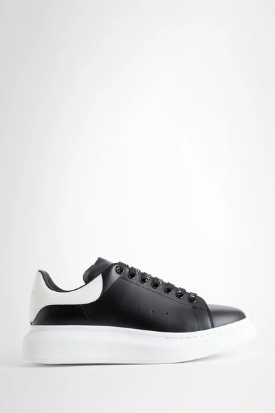 Alexander Mcqueen Man Black Leather Sneakers With White Leather Heel In Black&white