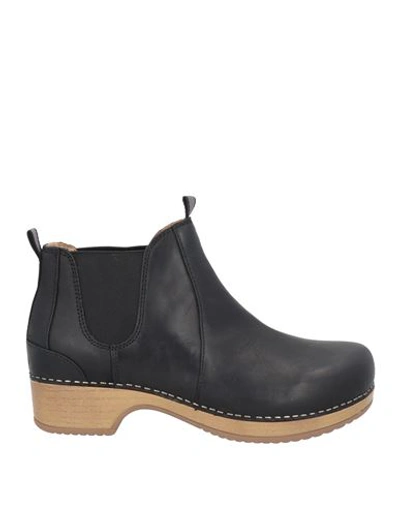 Dansko Woman Ankle Boots Black Size 8 Soft Leather