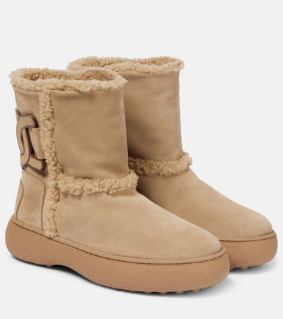 Tod's Logo-patch Suede Boots In Beige