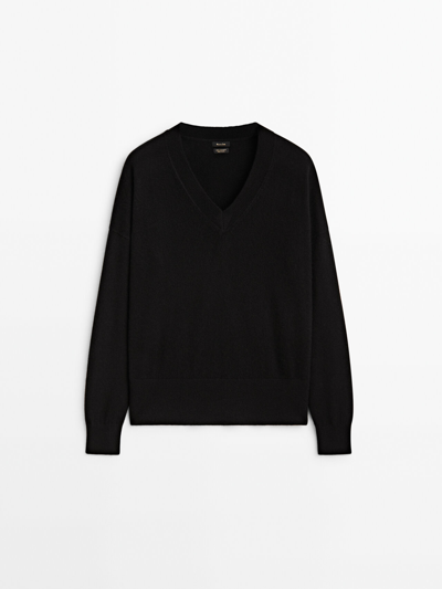 Massimo Dutti Pullover Aus Reinem Kaschmir Mit V-ausschnitt In Schwarz