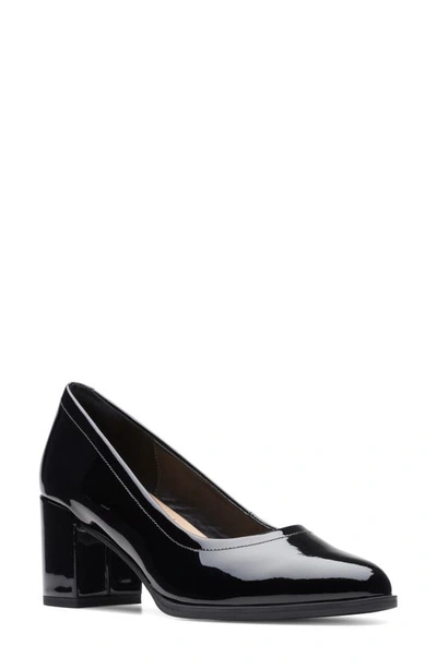 Clarks Freva55 Court Pump In Black Pat