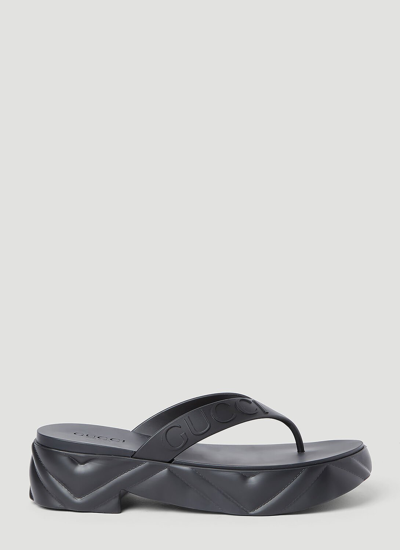 Gucci Logo Rubber Platform Thong Sandals In Black