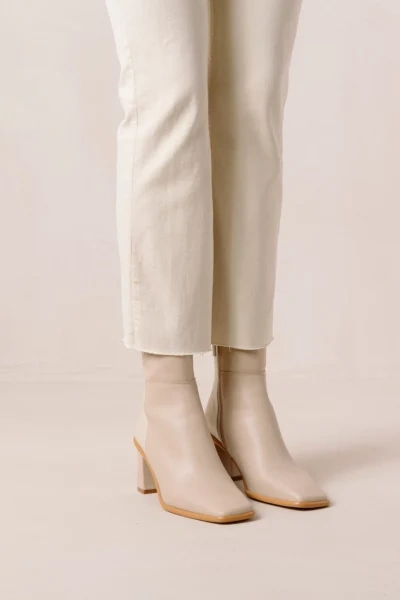 Alohas West Cape Leather Ankle Boot In Cream