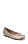 Naturalizer Maxwell Skimmer Flat In Warm Silver Leather